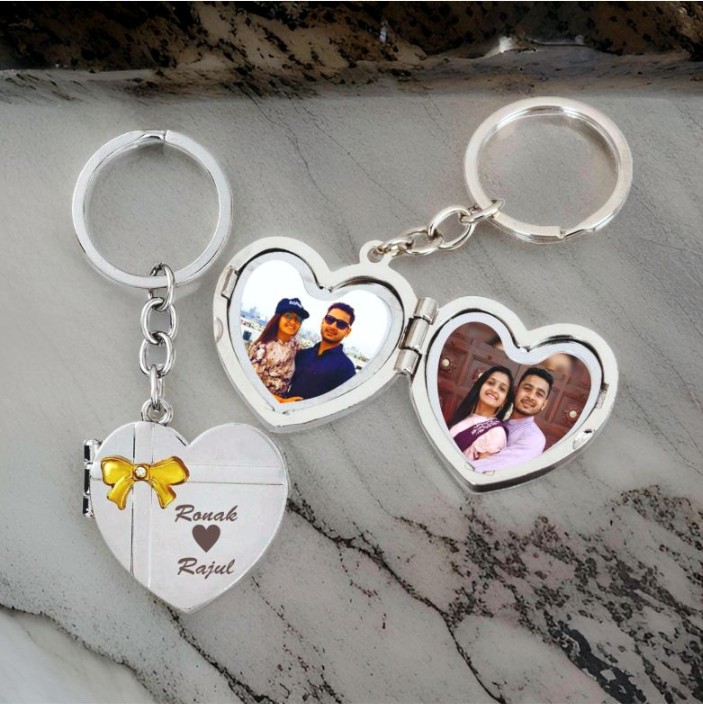 K19  2 Side Metal Heart Sep Book Keychain